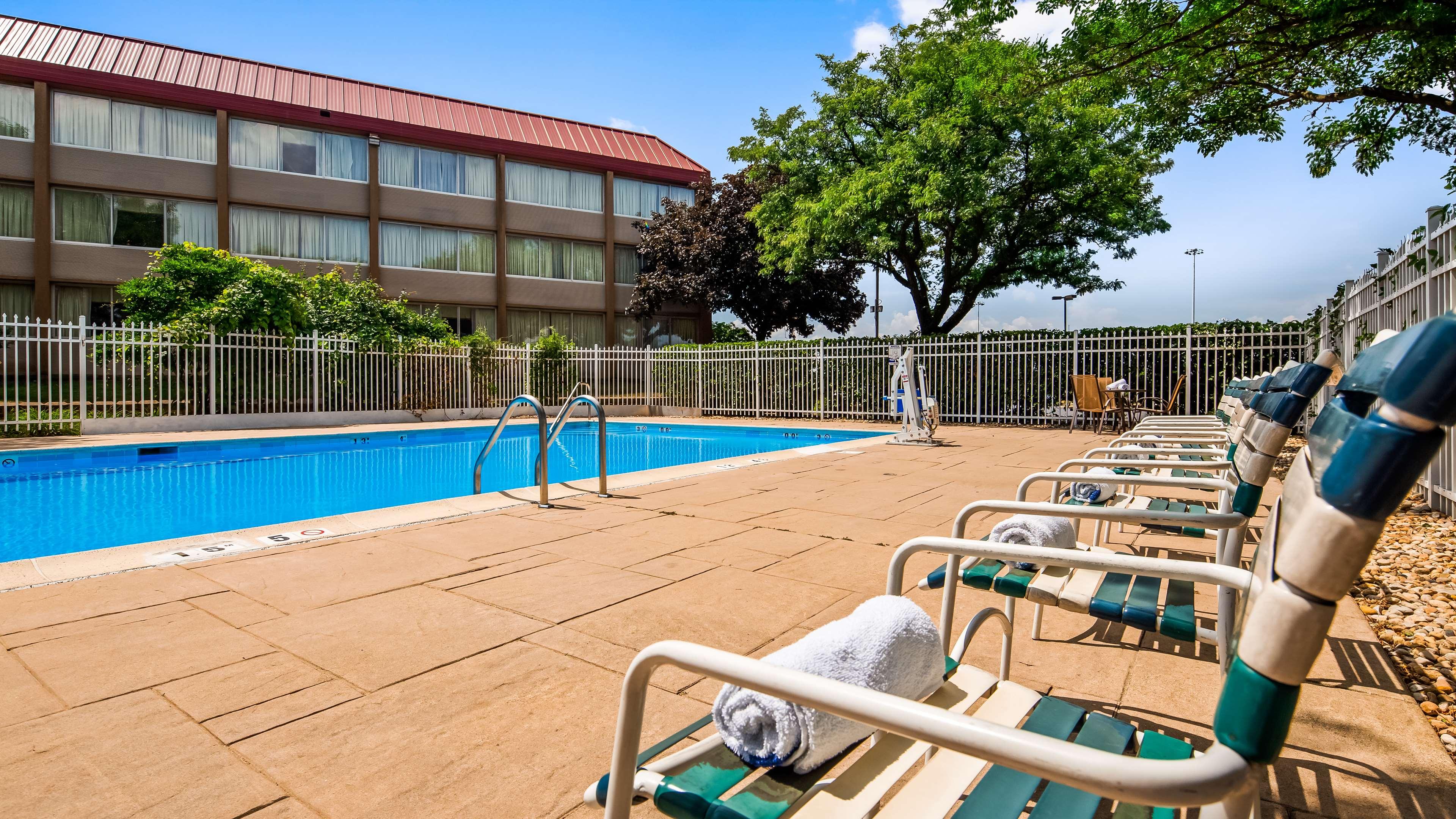 Best Western Plus Chicago Hillside - photo 30