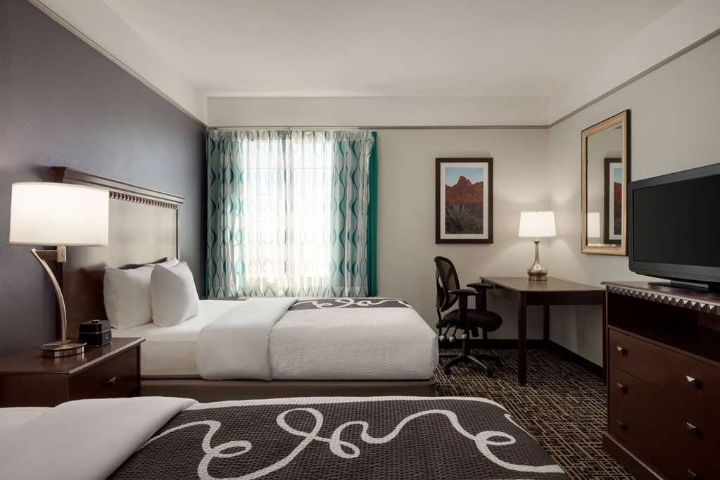 La Quinta Inn & Suites by Wyndham Dumas - photo 16
