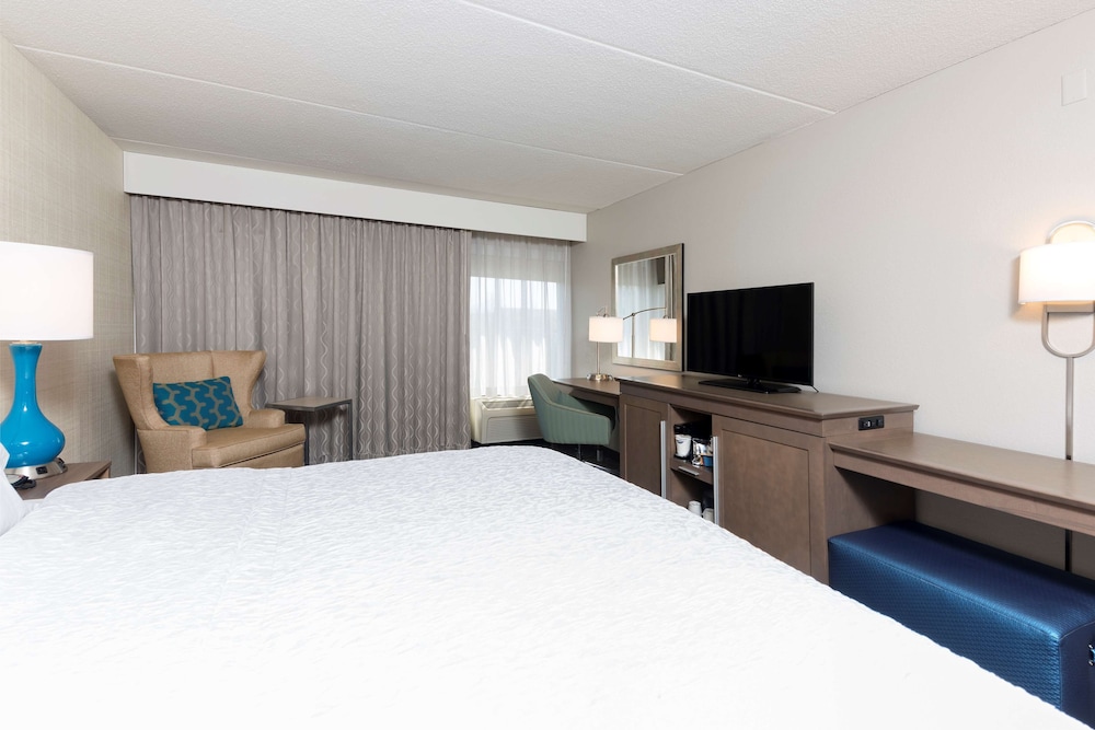 Hampton Inn Bloomington - photo 7