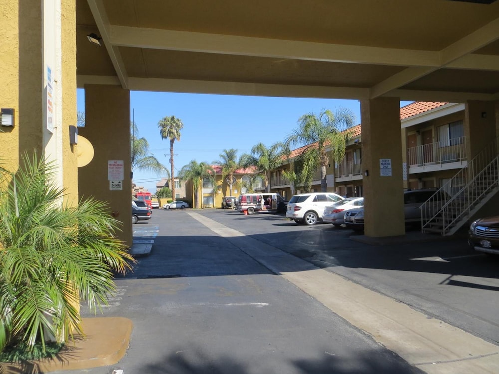 Riverside Inn & Suites - photo 49