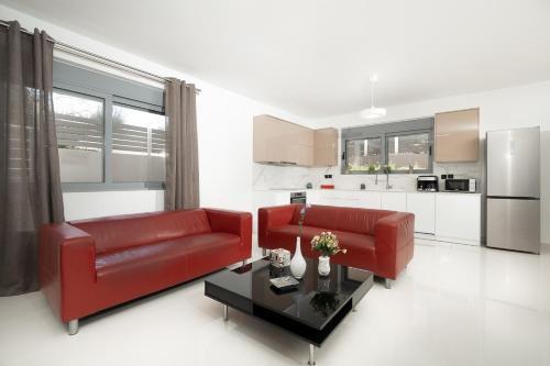 Luna Apartment by A&D Properties — 4-Star Luxury Hotel in Limin Mesoyaias, Greece