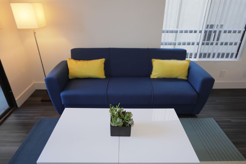 Hollywood Central Suites - photo 3
