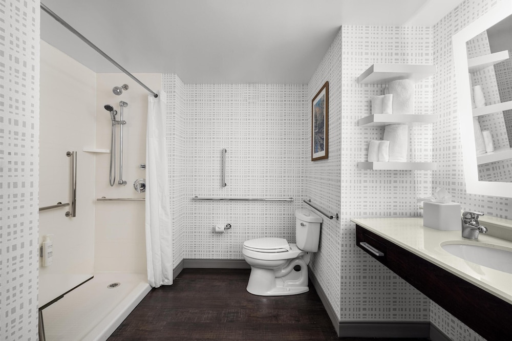 Hampton Inn Lexington Medical Center - photo 18