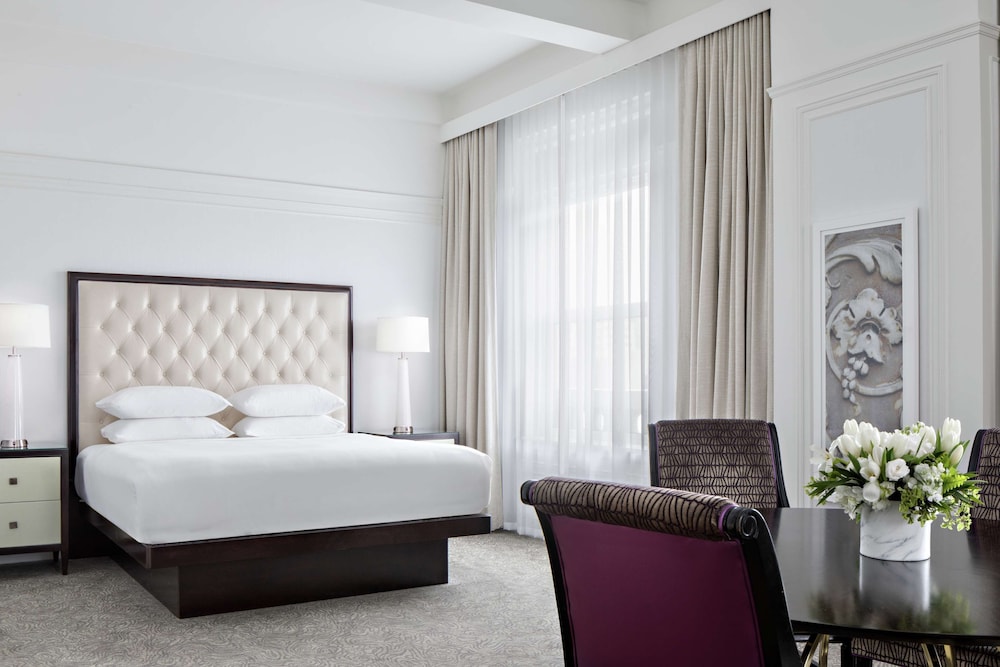 Amway Grand Plaza Curio Collection by Hilton - photo 18