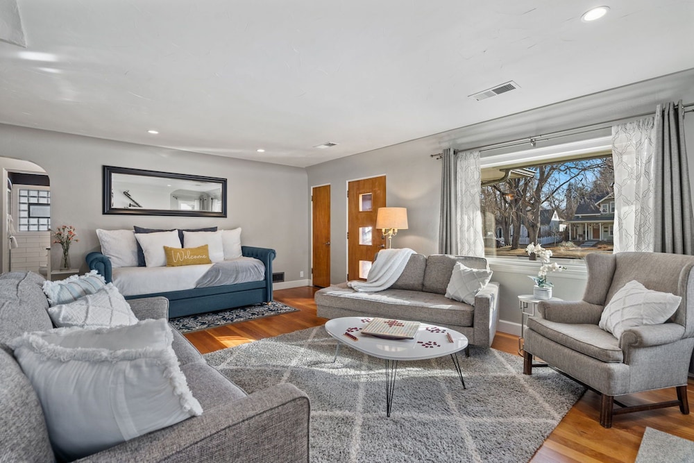 Historic Mountain Ave Bungalow Walk Everywhere — 4-Star Luxury Hotel in Fort Collins, United States