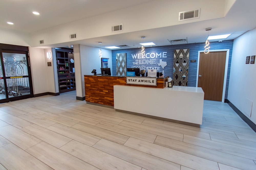 Hampton Inn & Suites Denton - photo 2