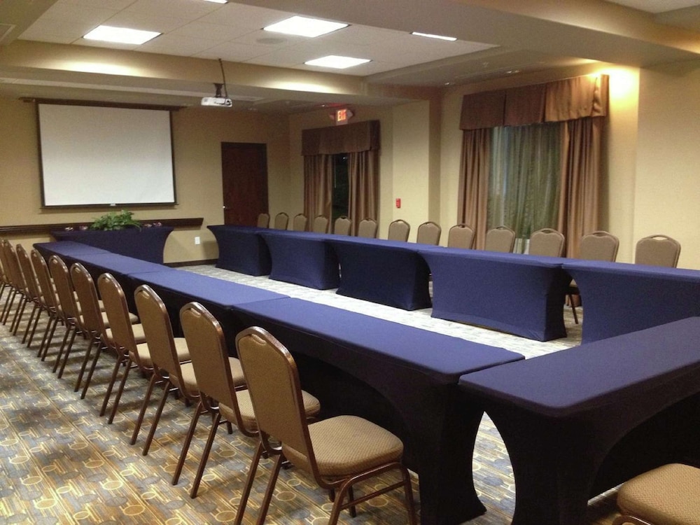 Hampton Inn & Suites Greensboro Coliseum Area - photo 80