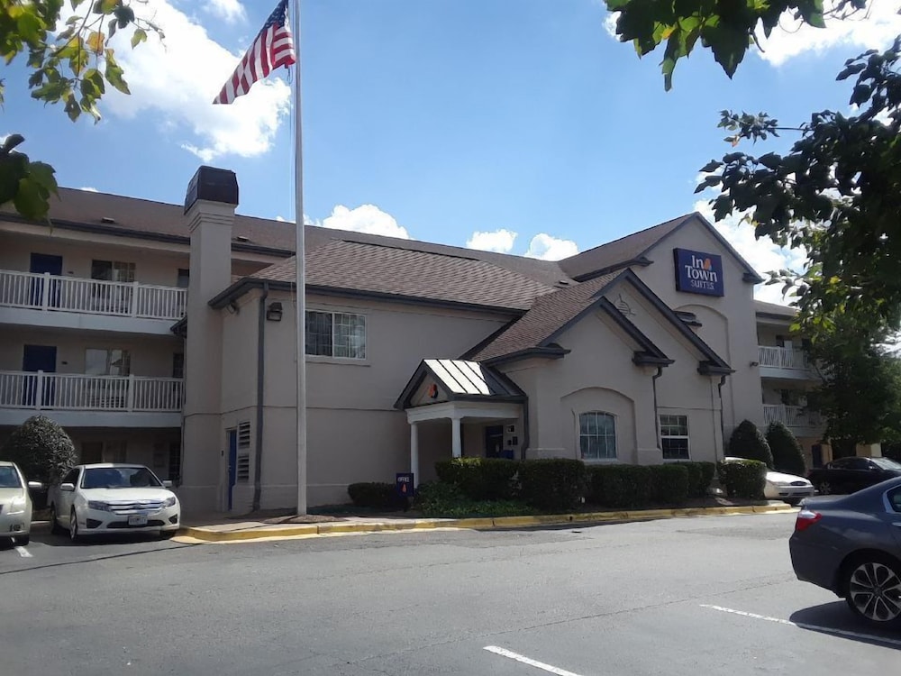 InTown Suites Extended Stay Greensboro NC Lanada Rd - photo 28
