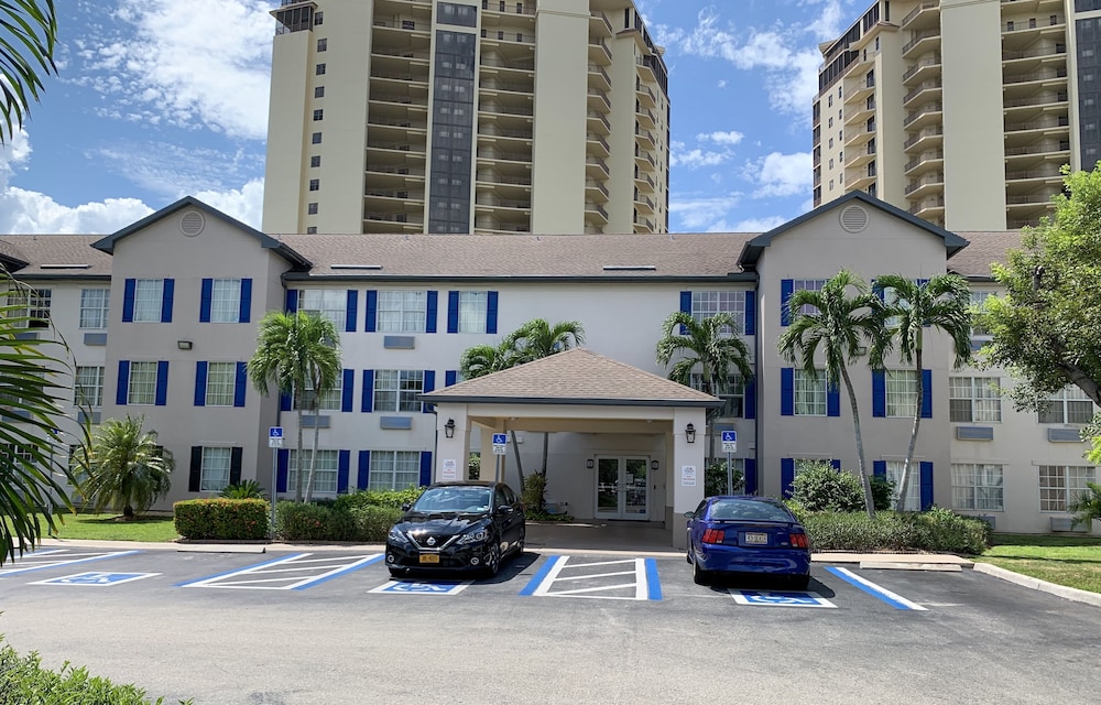 InTown Suites Extended Stay Fort Myers - photo 29