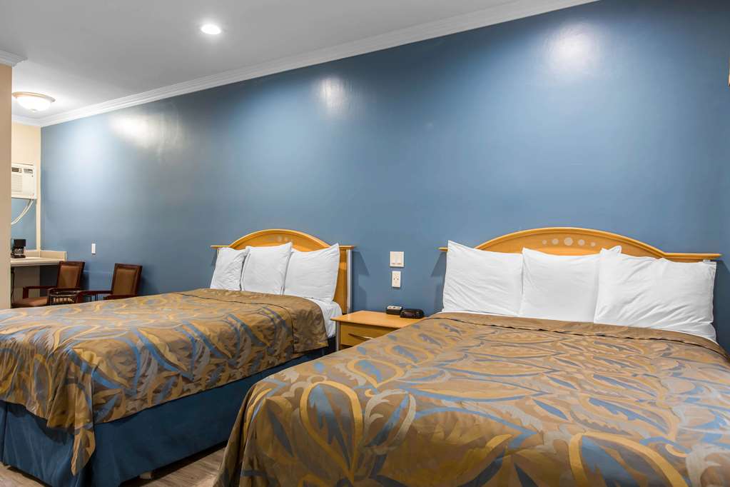 Rodeway Inn Escondido Downtown - photo 16
