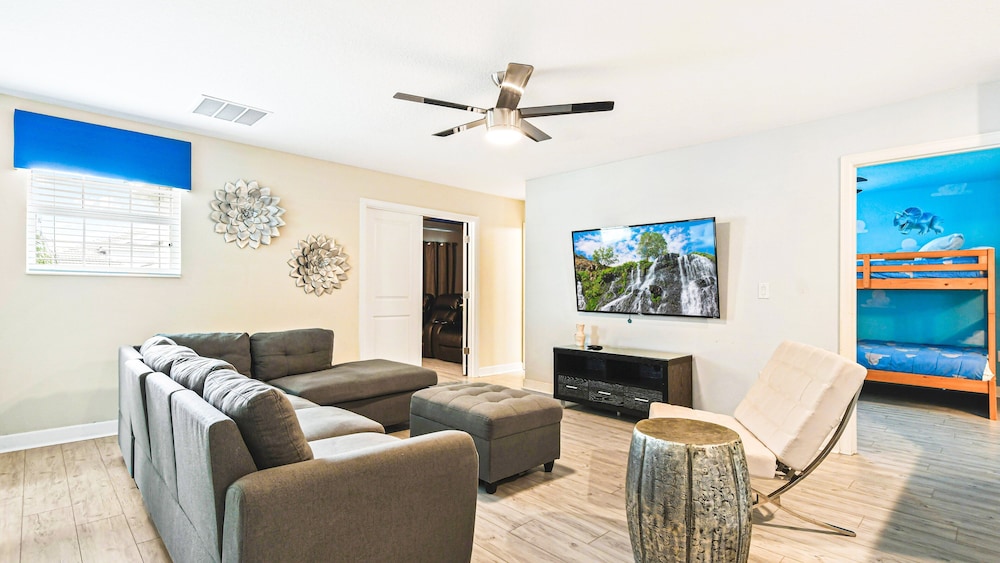 Elegant Home With Resort Amenities Gameroom - photo 18