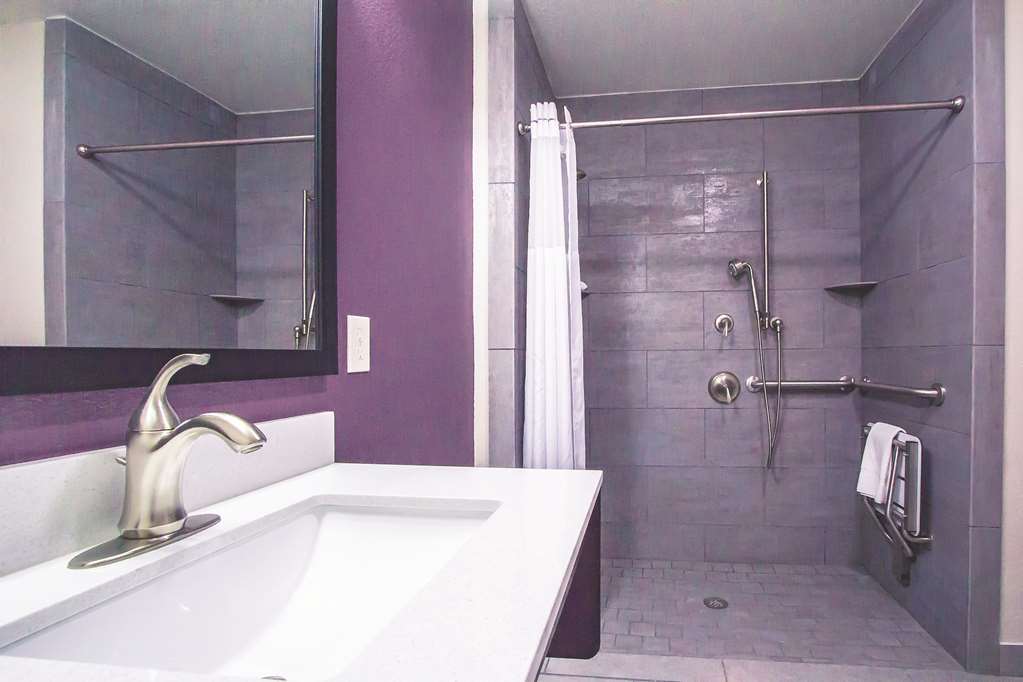 La Quinta Inn & Suites by Wyndham Pampa - photo 27