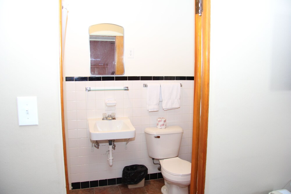 Green Acres Hotel - photo 31