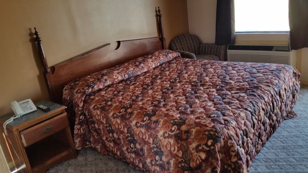 Lakeview Inn & Suites - photo 8