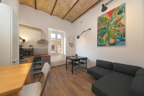 Elena's Apartment Piramide Metro Station — 4-Star Luxury Hotel in Rome, Italy