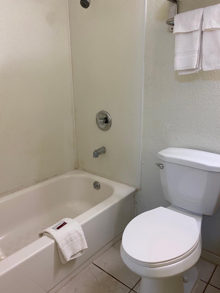 Madill Inn - photo 23