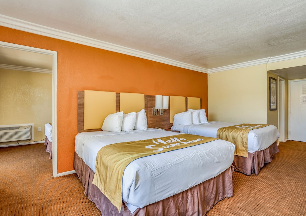 Days Inn by Wyndham Palm Springs - photo 11