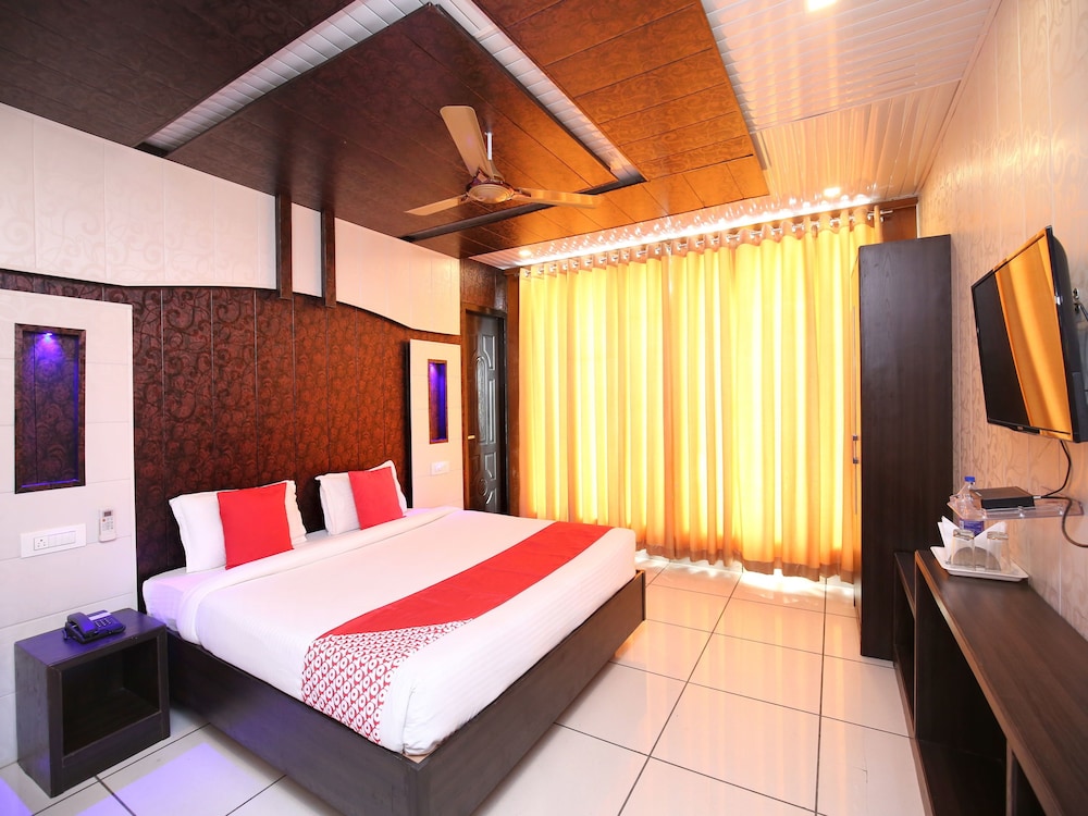 Capital O 17081 Hotel Signia in Basi, India