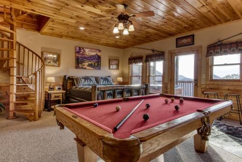 Mountains 4 Miles Panoramic Views Hot Tub & Fire Pit near Pigeon Forge - photo 16