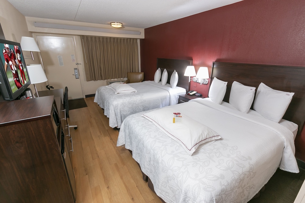 Red Roof Inn PLUS & Suites Atlanta Airport South - photo 16