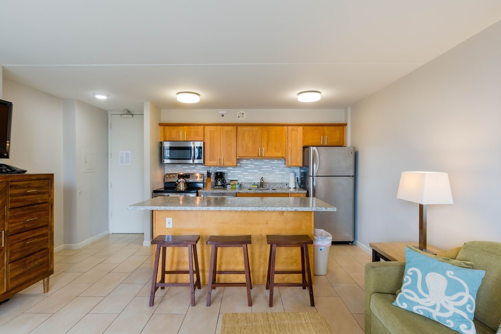 Waikiki Banyan High Level Condo with Private Lanai by Koko Resort Vacation Rentals - photo 37