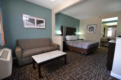 Relax Inn Motel & Suites - photo 22