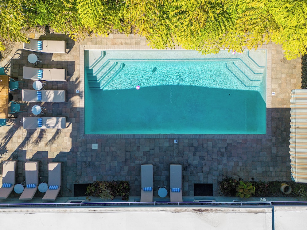 BRIGHT Fort Lauderdale Tropical Retreat in Fort Lauderdale, United States