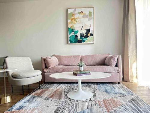 Serene King Bed Condo MDR — 4-Star Luxury Hotel in Los Angeles, United States