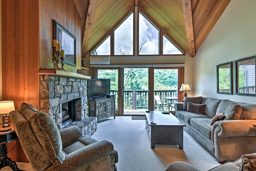 Beech Mountain Condo with Balcony Walk To Resort - photo 12