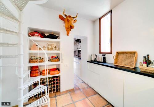 Luxury art apartment in Trastevere with terrace — 4-Star Luxury Hotel in Rome, Italy