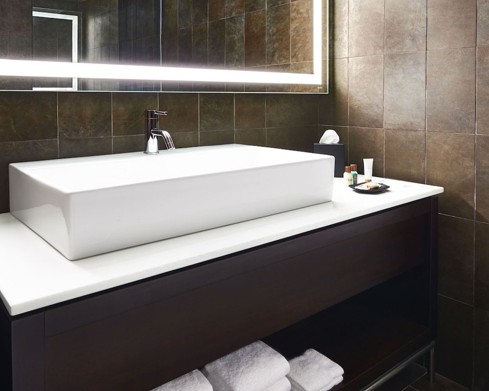 Sheraton Charlotte Hotel - photo 4