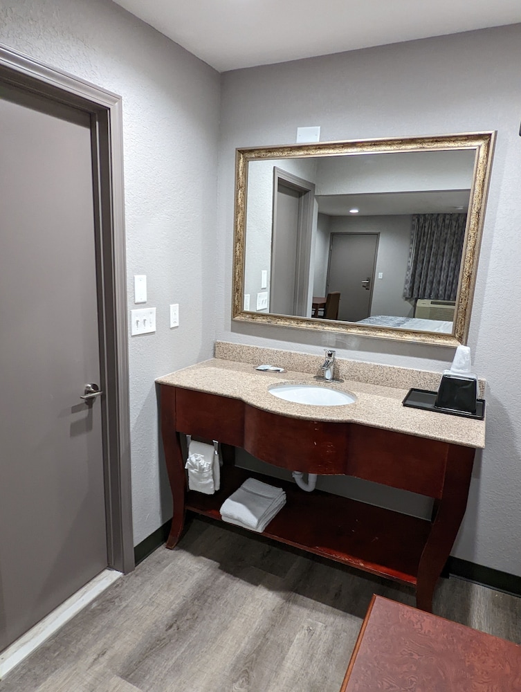 Okc Hotel - photo 14