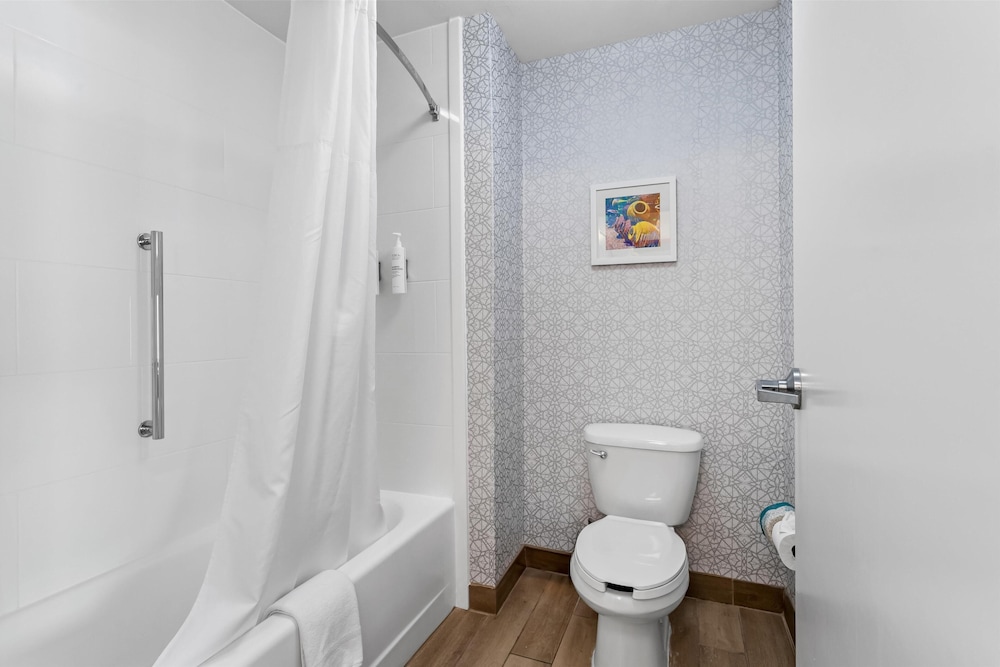 Hampton Inn & Suites Farmington - photo 20