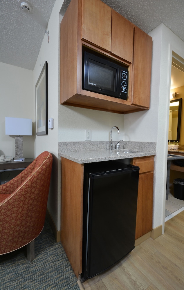 Holiday Inn Express Hotel & Suites High Point South an IHG Hotel - photo 4