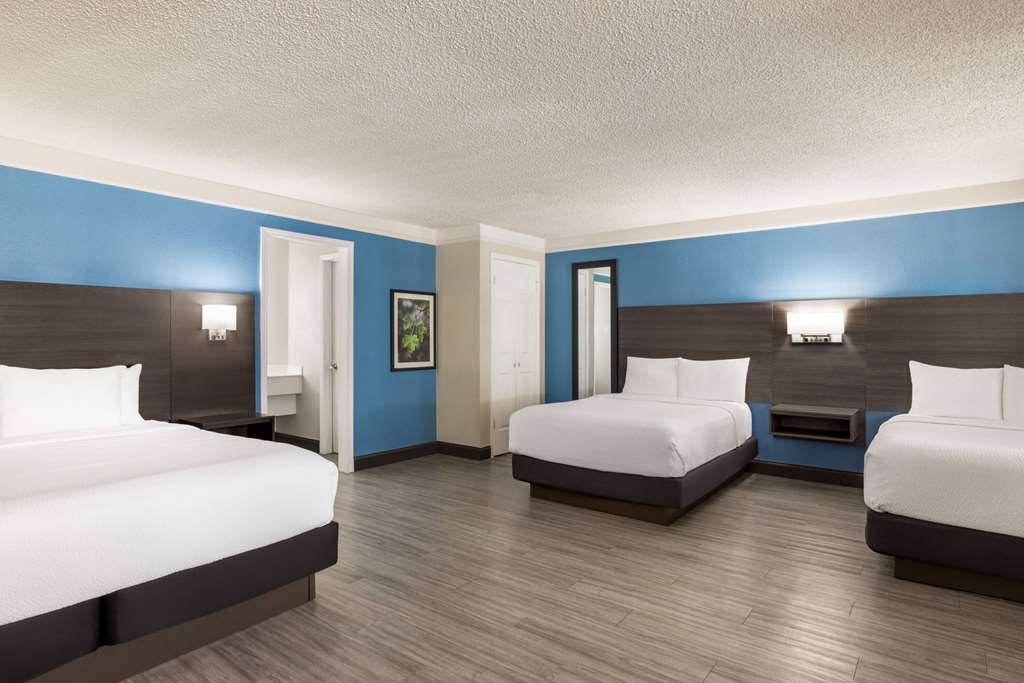 La Quinta Inn by Wyndham San Antonio I 35 N at Toepperwein - photo 10