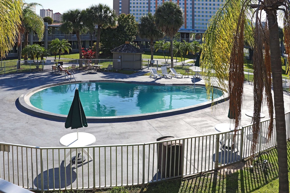 Howard Johnson by Wyndham Orlando International Drive - photo 24