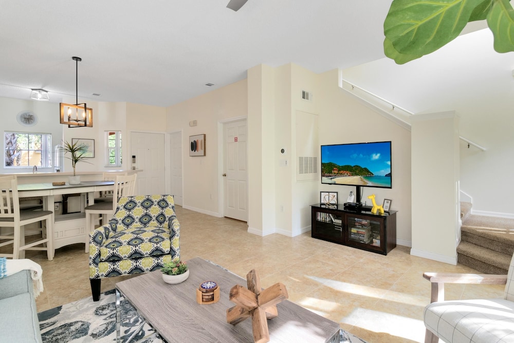 Minutes to Disney Boutique 3BR 2.5 Bath Coastal TH - photo 3