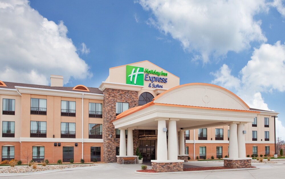 Holiday Inn Express Hotel & Suites St. Robert by IHG - carbon neutral hotel in Saint Robert