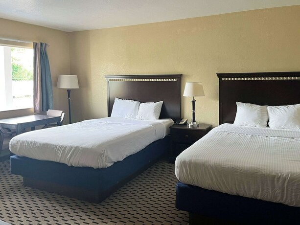 Motel 6 Fairmont WV Downtown - photo 2
