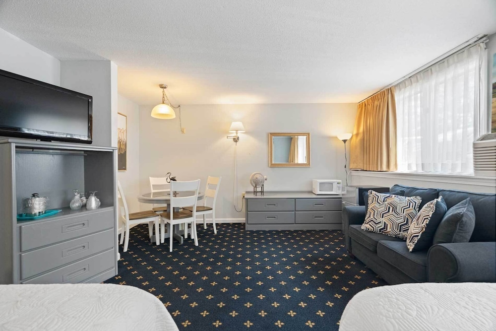 The Niantic Inn - photo 8