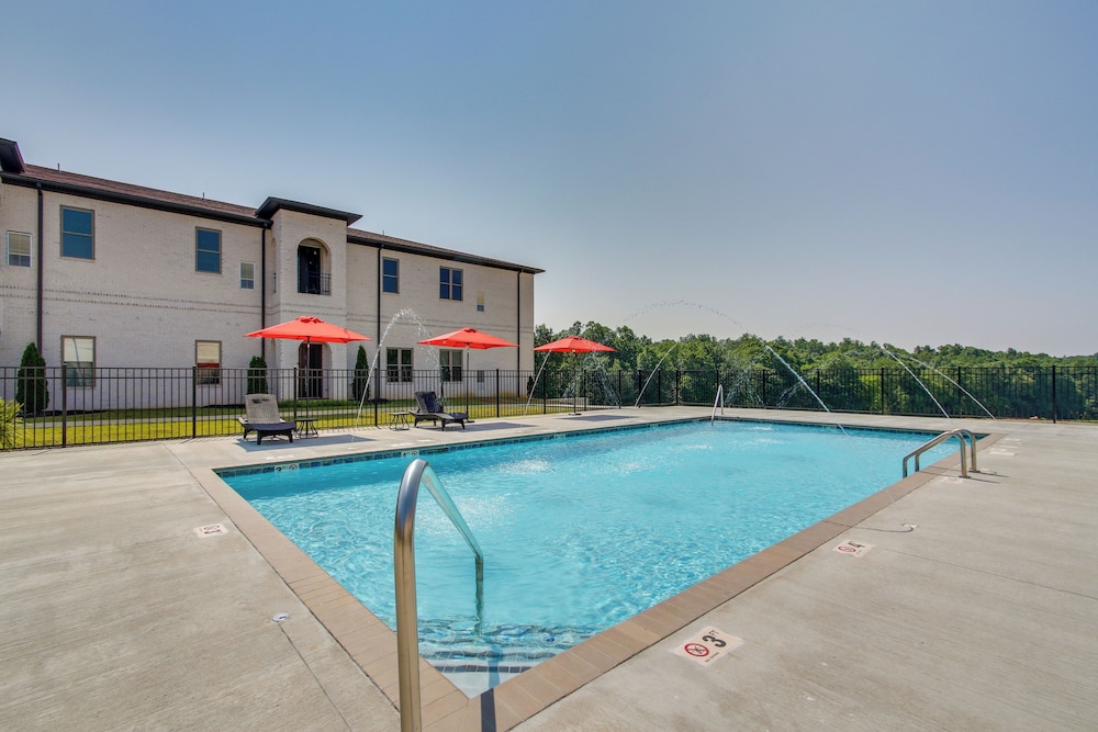 Resort Apartment in Loretto w Private Patio — hotel in Loretto