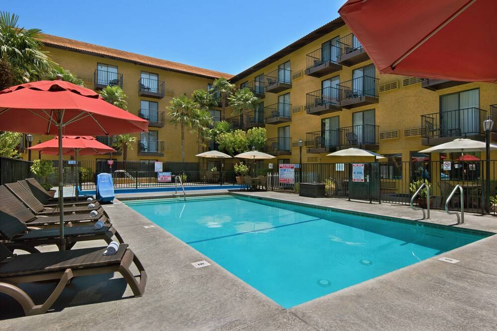 Oxnard Inn Lancaster - photo 31
