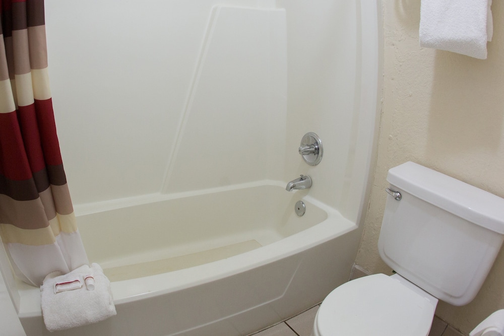 Red Roof Inn Ardmore - photo 15