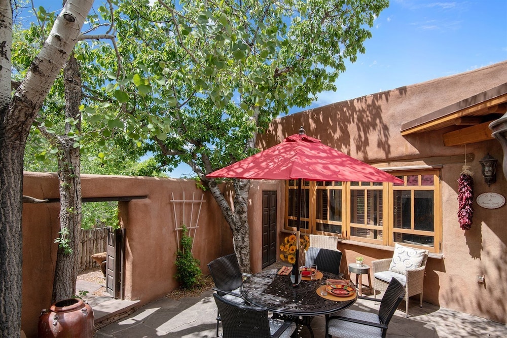 Buena Suerte Quintessential Eastside Pied a terre Fabulous Views and Patios Kiva Fireplace Walk to Canyon Rd. and the Plaza - photo 9