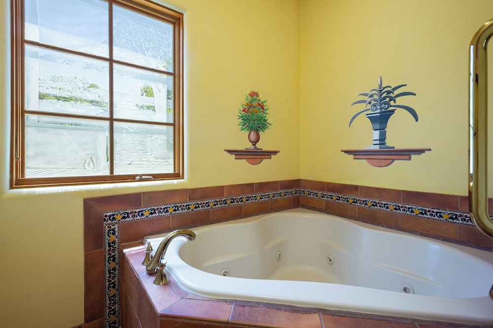 Inn on La Loma Plaza - photo 67