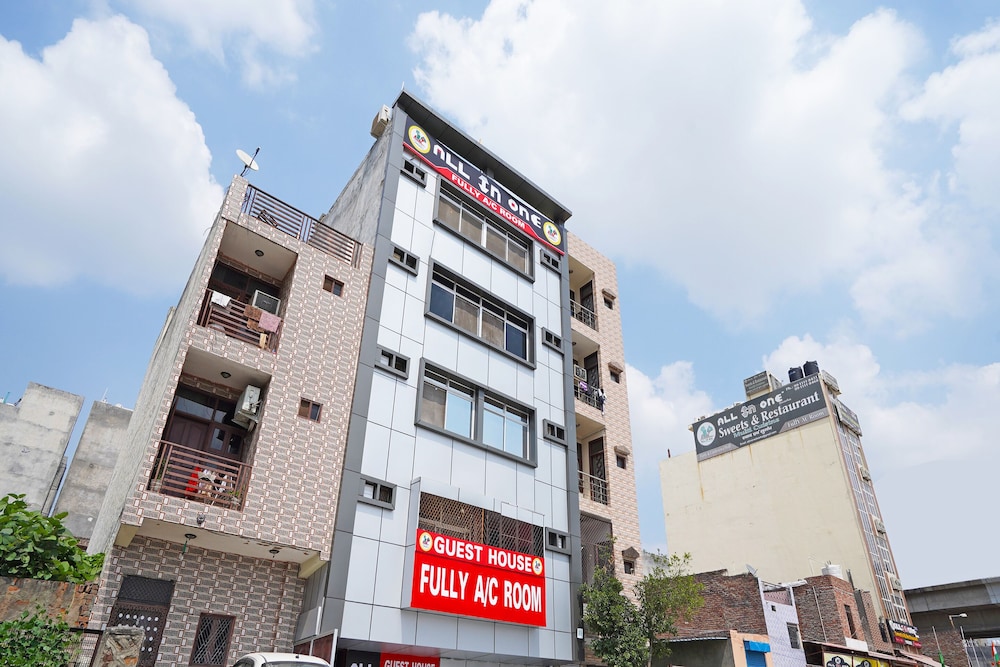 Oyo 61592 All In One in Dwarka, India