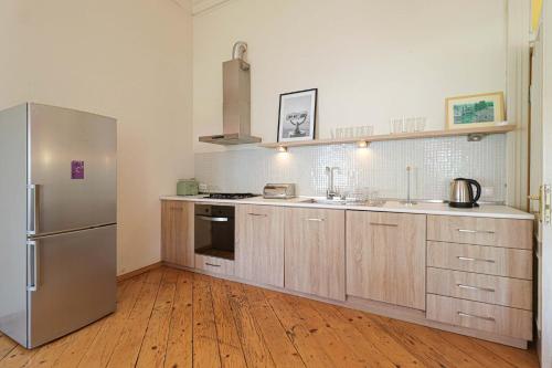 Bright 3BR Apartment in Old Tbilisi by Wehost