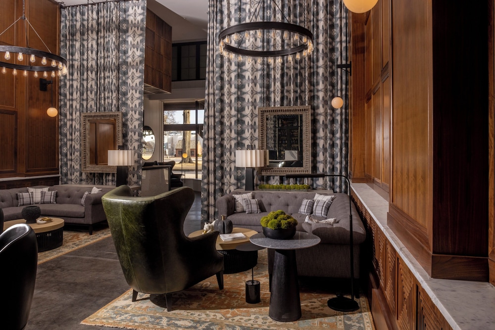 The Louis Hotel — hotel in Wilson