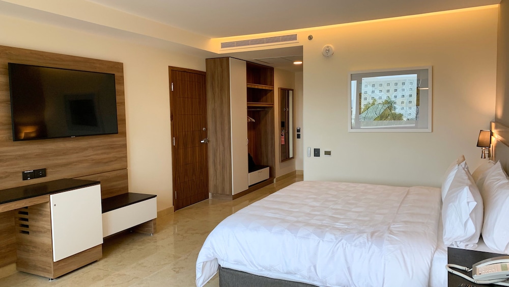 Holiday Inn & Suites Puerto Vallarta Marina & Golf by IHG