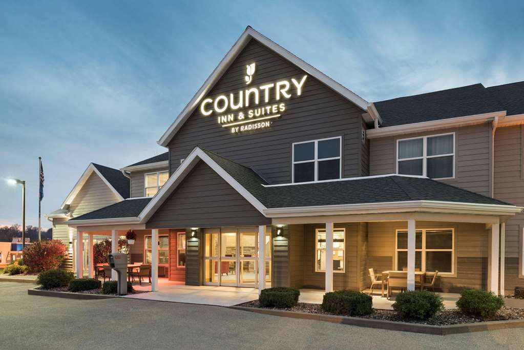 Country Inn & Suites by Radisson Platteville WI — hotel in Platteville